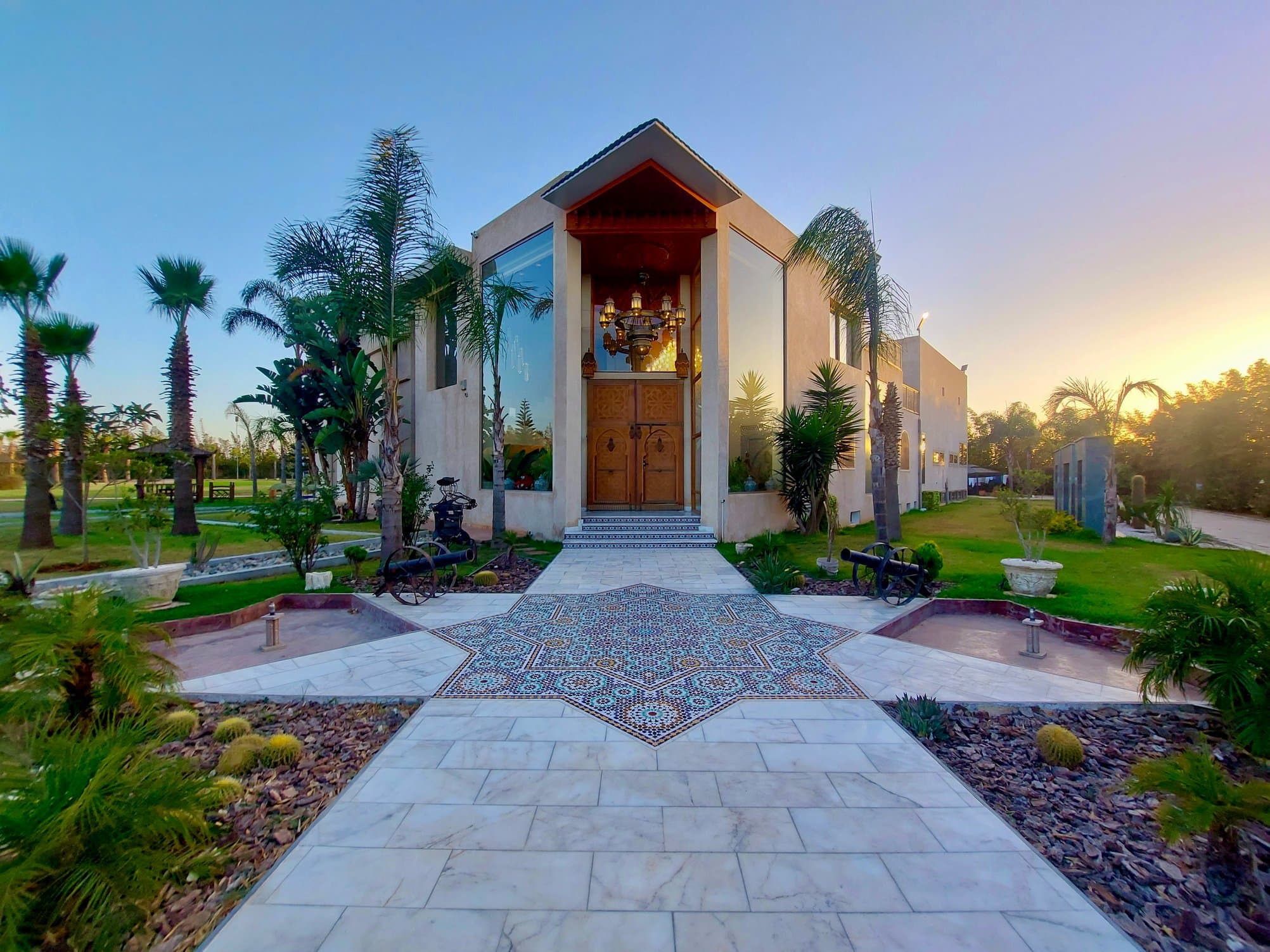 Villa de prestige Meridian — entrée et jardin paysager